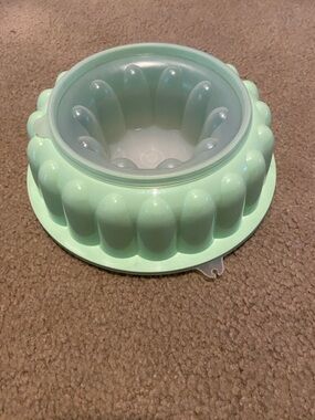 Vintage Tupperware jello mold